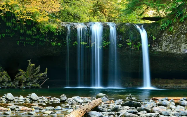 贵州避暑胜地 贵州避暑胜地与清凉山水封面